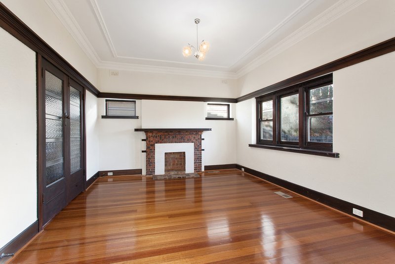 Photo - 4 Innellan Road, Murrumbeena VIC 3163 - Image 3