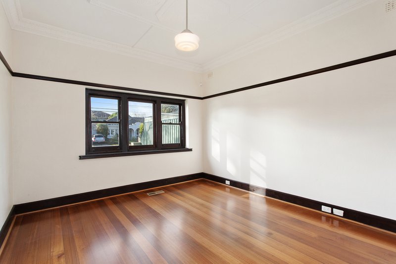 Photo - 4 Innellan Road, Murrumbeena VIC 3163 - Image 4