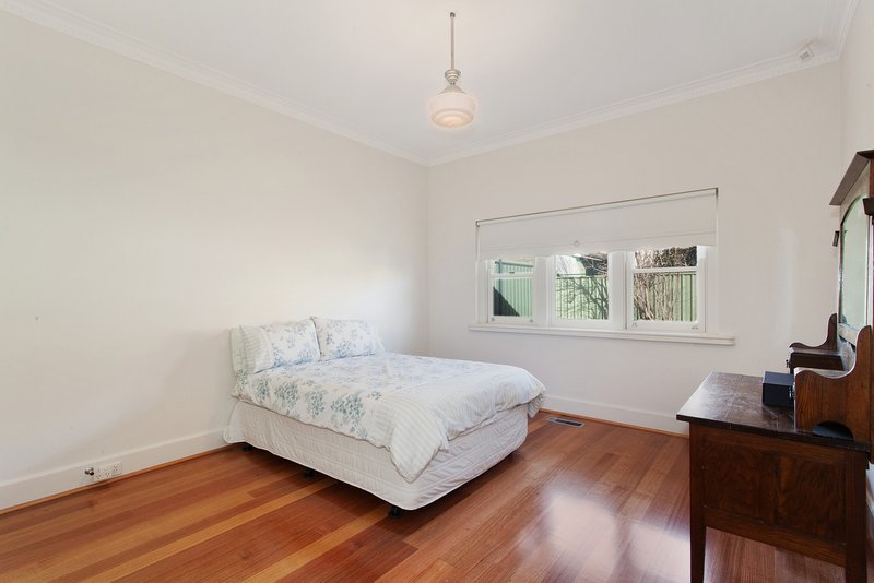 Photo - 4 Innellan Road, Murrumbeena VIC 3163 - Image 5