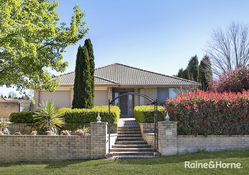 Photo - 4 Inverness Place, Bowral NSW 2576 - Image 2