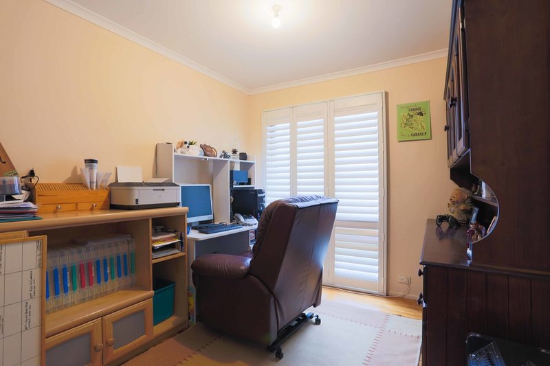 Photo - 4 Iona Place, St Andrews NSW 2566 - Image 6