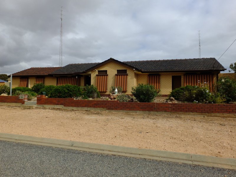 Photo - 4 Ireland Street, Wallaroo SA 5556 - Image 2