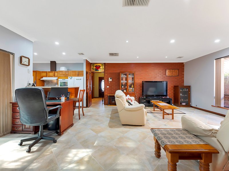 Photo - 4 Ironbark Avenue, Craigmore SA 5114 - Image 11