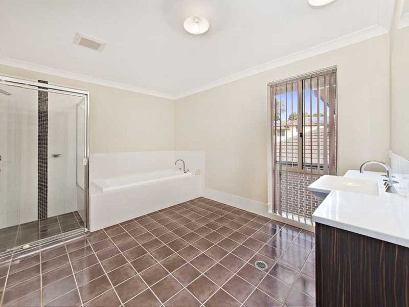 Photo - 4 Ironbark Crescent, Lidcombe NSW 2141 - Image 5