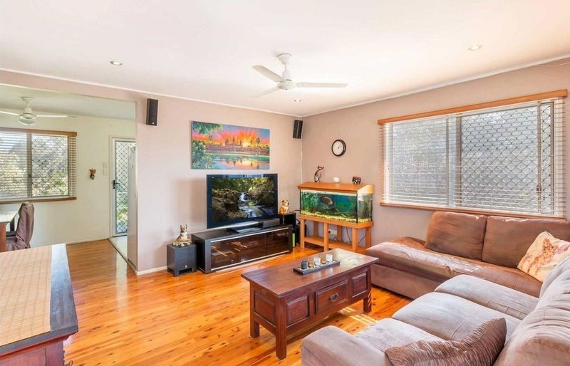 Photo - 4 Irula Street, Bray Park QLD 4500 - Image 2