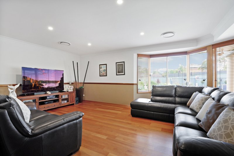 Photo - 4 Isca Place, Glenmore Park NSW 2745 - Image 6