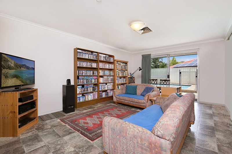 Photo - 4 Iseult Court, Carindale QLD 4152 - Image 2