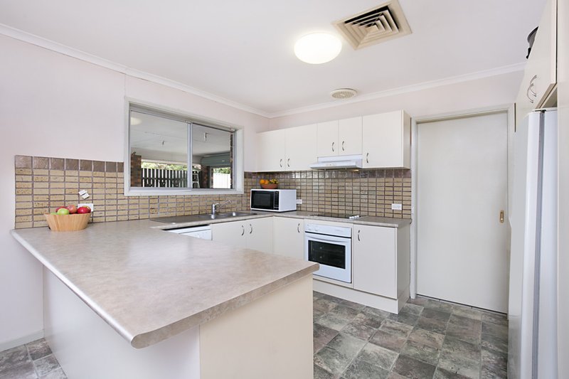 Photo - 4 Iseult Court, Carindale QLD 4152 - Image 3