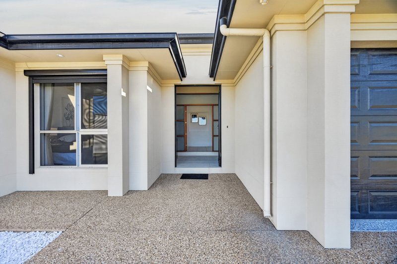 Photo - 4 Izaro Circuit, Burdell QLD 4818 - Image 2