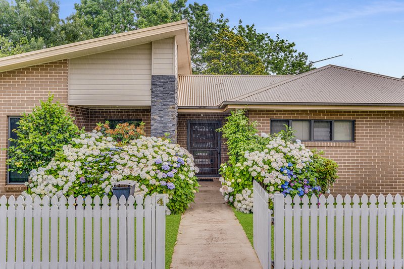 Photo - 4 Jane Street, Hill Top NSW 2575 - Image 2