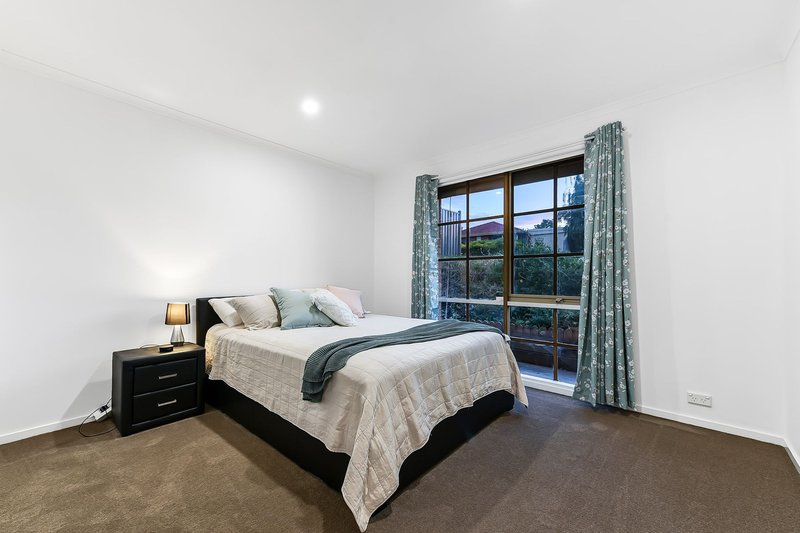 Photo - 4 Janmara Court, Endeavour Hills VIC 3802 - Image 7