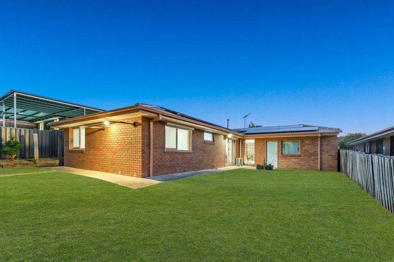 Photo - 4 Janmara Court, Endeavour Hills VIC 3802 - Image 9