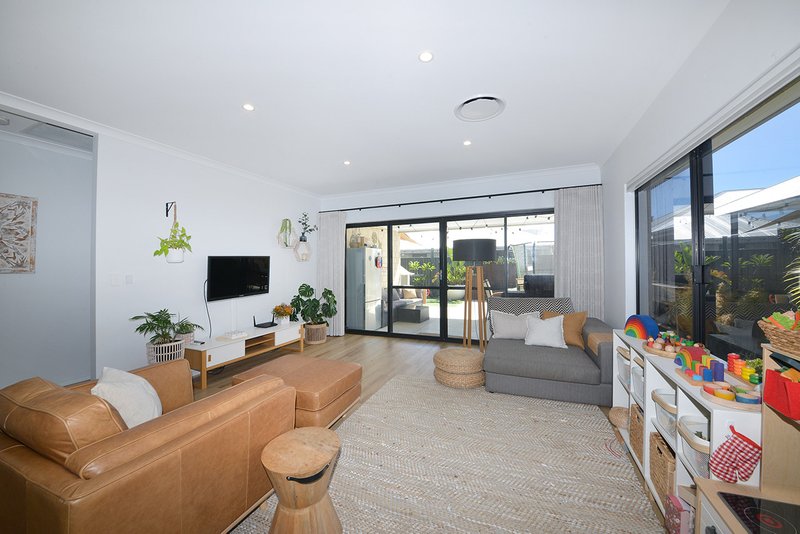 Photo - 4 Jansae Grove, Jindalee WA 6036 - Image 15