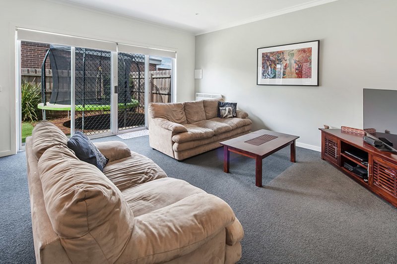 Photo - 4 Jarrah Place, Craigieburn VIC 3064 - Image 4