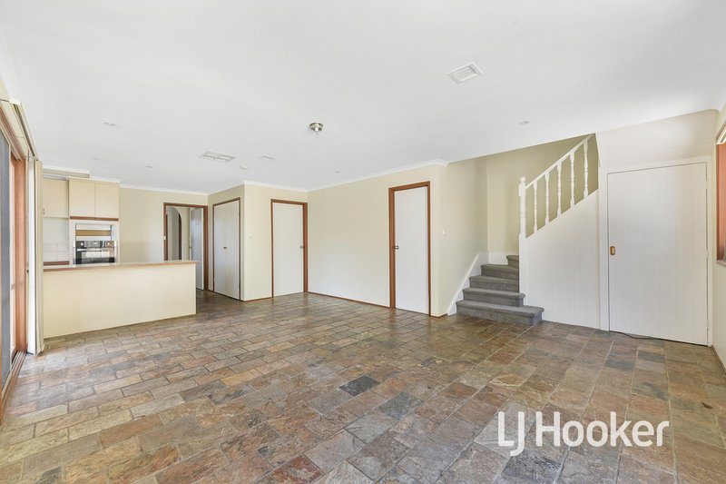 Photo - 4 Jason Place, Hampton Park VIC 3976 - Image 2