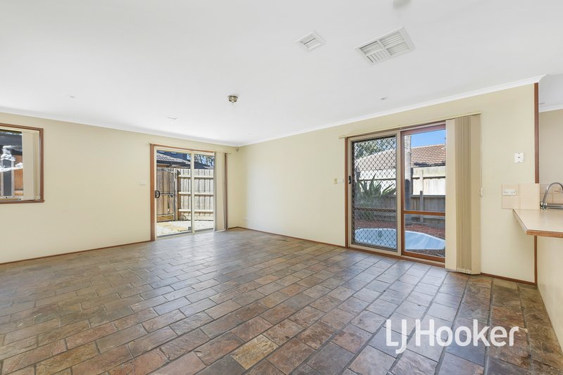 Photo - 4 Jason Place, Hampton Park VIC 3976 - Image 8