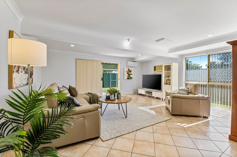 Photo - 4 Jessica Court, Eatons Hill QLD 4037 - Image 3