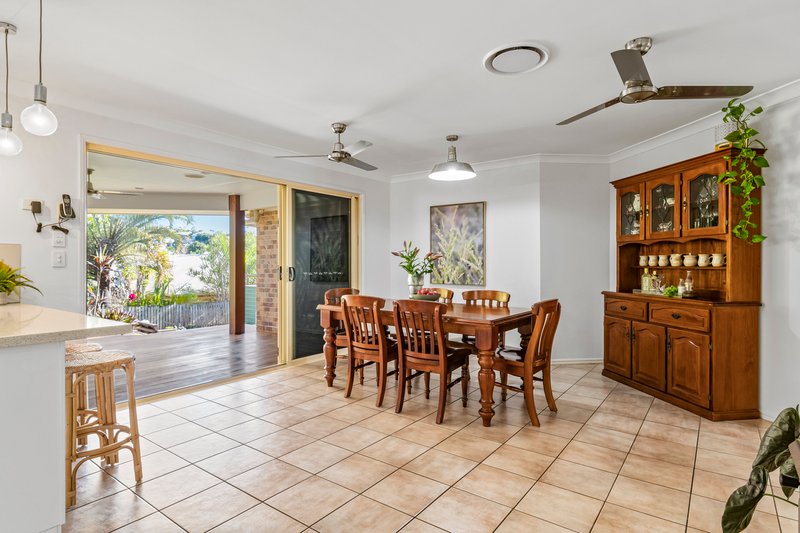 Photo - 4 Jessica Court, Eatons Hill QLD 4037 - Image 9