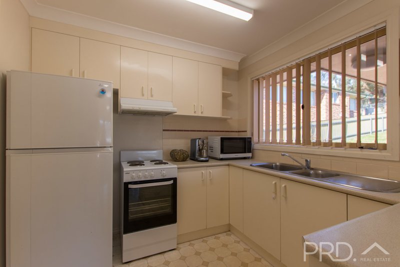 Photo - 4 Jillabenan Close, Tumut NSW 2720 - Image 3