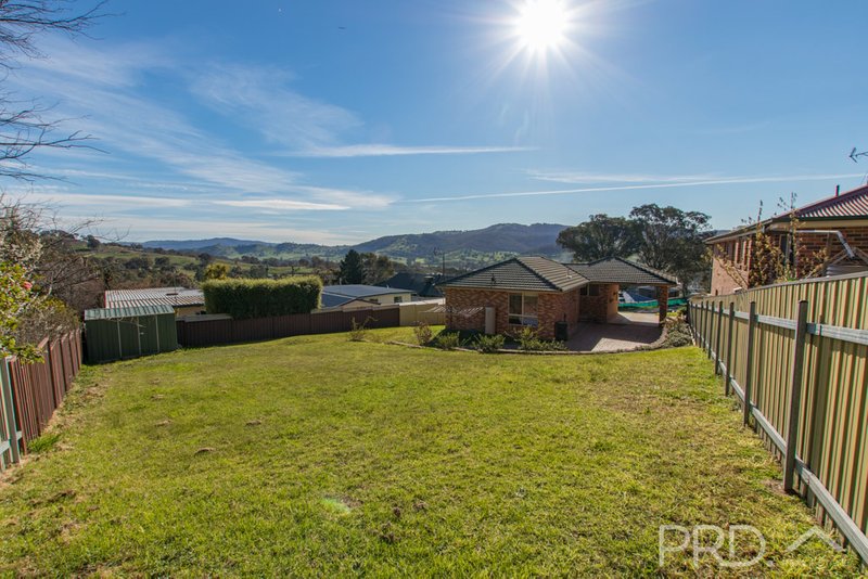 Photo - 4 Jillabenan Close, Tumut NSW 2720 - Image 11