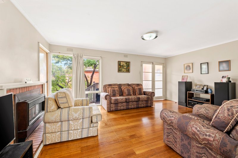 Photo - 4 Jonathan Avenue, Burwood East VIC 3151 - Image 3