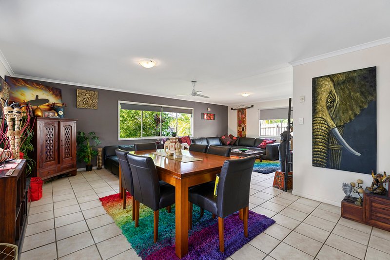 Photo - 4 Joyce Street, Tewantin QLD 4565 - Image 3