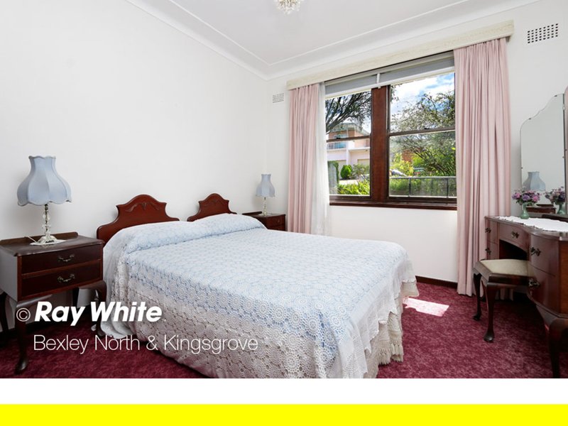 Photo - 4 Junee Crescent, Kingsgrove NSW 2208 - Image 5