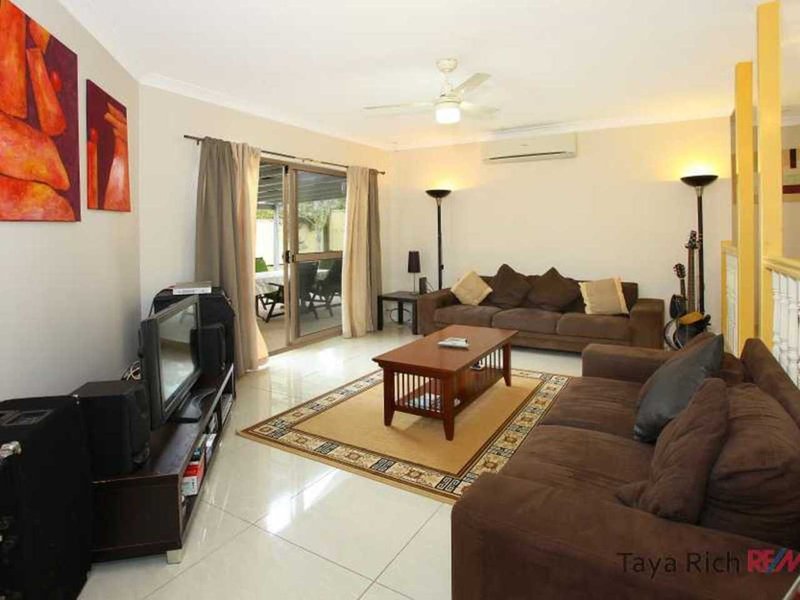 Photo - 4 Jura Pde , Merrimac QLD 4226 - Image 2