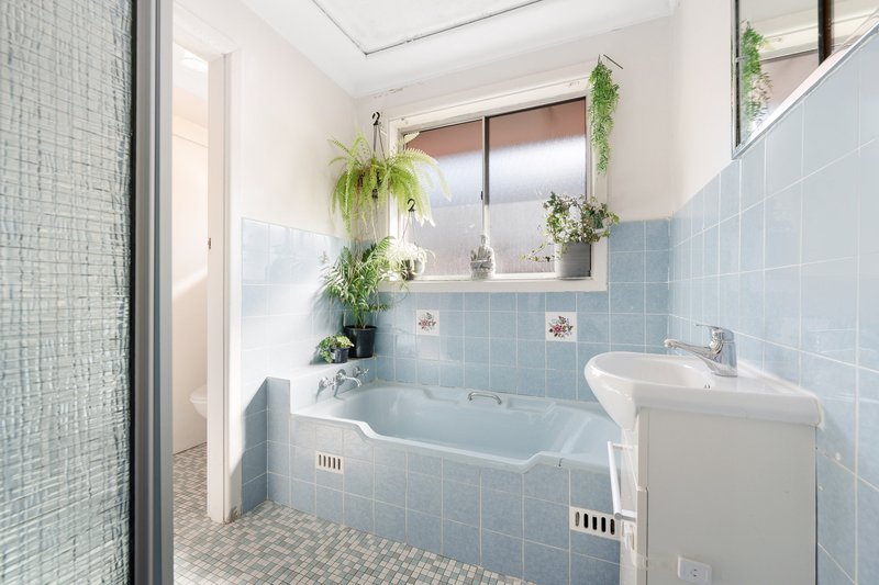 Photo - 4 Kareela Crescent, Greenacre NSW 2190 - Image 6