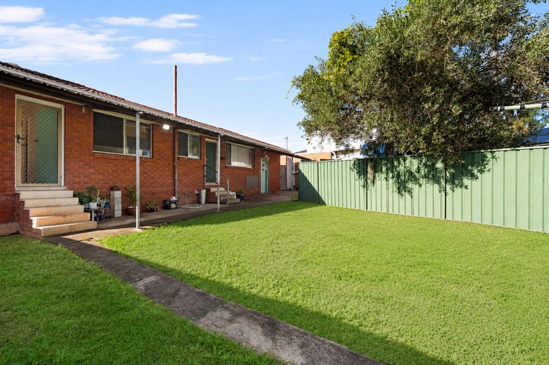 Photo - 4 Kareela Crescent, Greenacre NSW 2190 - Image 7