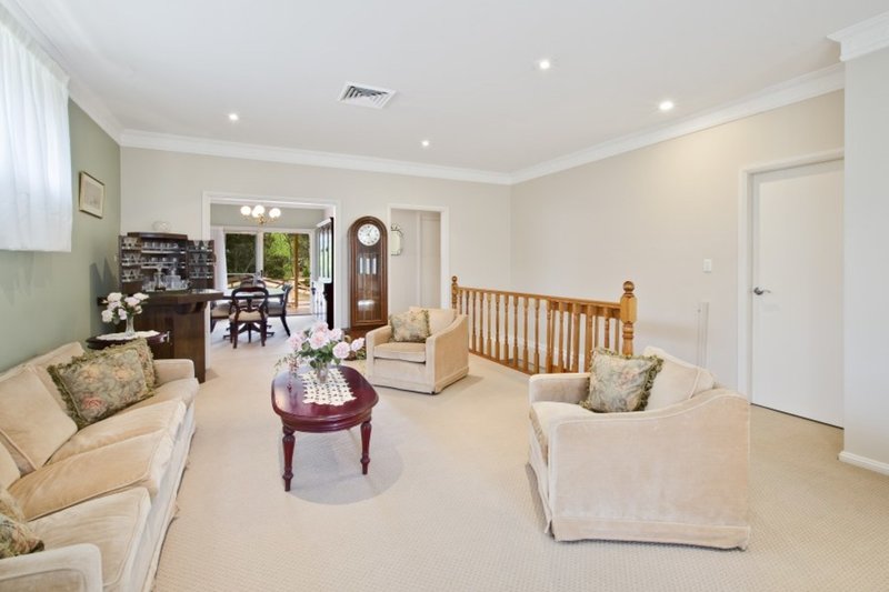 Photo - 4 Karingal Crescent, Frenchs Forest NSW 2086 - Image 5