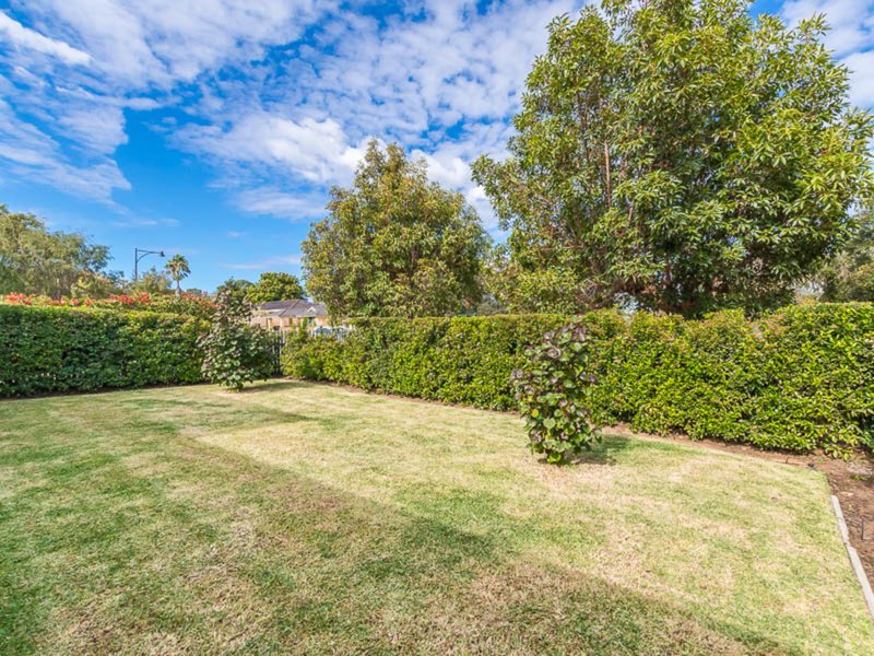 Photo - 4 Keenan Street, Hamilton Hill WA 6163 - Image 18