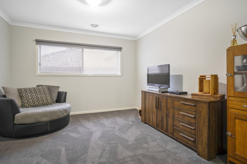 Photo - 4 Keira Circuit, Werribee VIC 3030 - Image 4