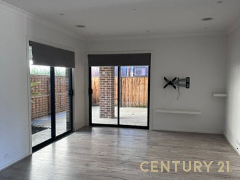 Photo - 4 Kelton Avenue, Clyde North VIC 3978 - Image 2