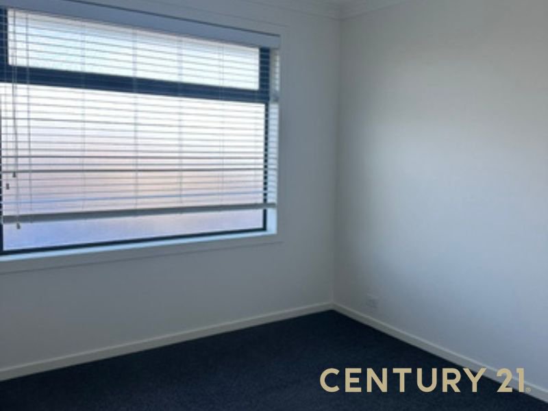 Photo - 4 Kelton Avenue, Clyde North VIC 3978 - Image 3