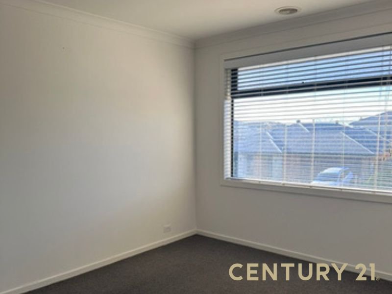 Photo - 4 Kelton Avenue, Clyde North VIC 3978 - Image 5