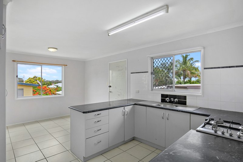 Photo - 4 Kenny Way, Point Vernon QLD 4655 - Image 2