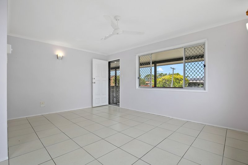 Photo - 4 Kenny Way, Point Vernon QLD 4655 - Image 3