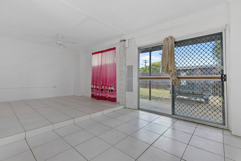 Photo - 4 Kenny Way, Point Vernon QLD 4655 - Image 12