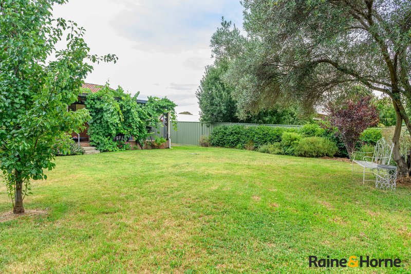 Photo - 4 Kent Avenue, Armidale NSW 2350 - Image 8