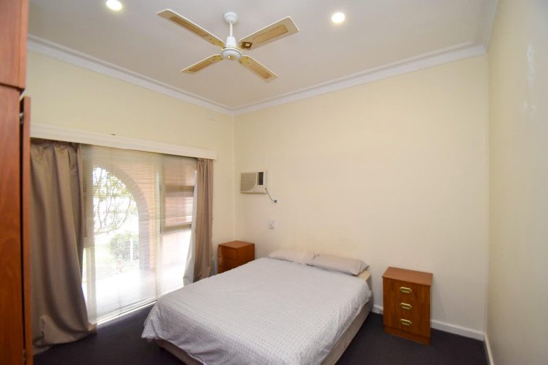 Photo - 4 Kent Place, Bossley Park NSW 2176 - Image 3