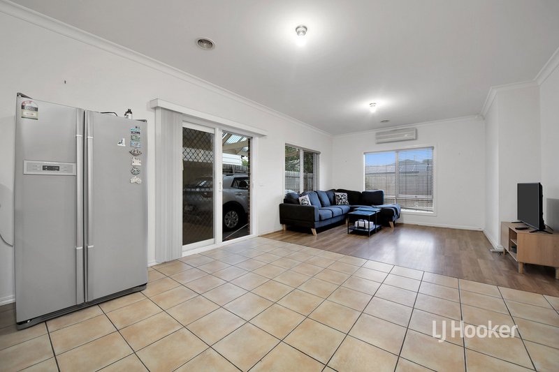 Photo - 4 Kerford Crescent, Point Cook VIC 3030 - Image 8