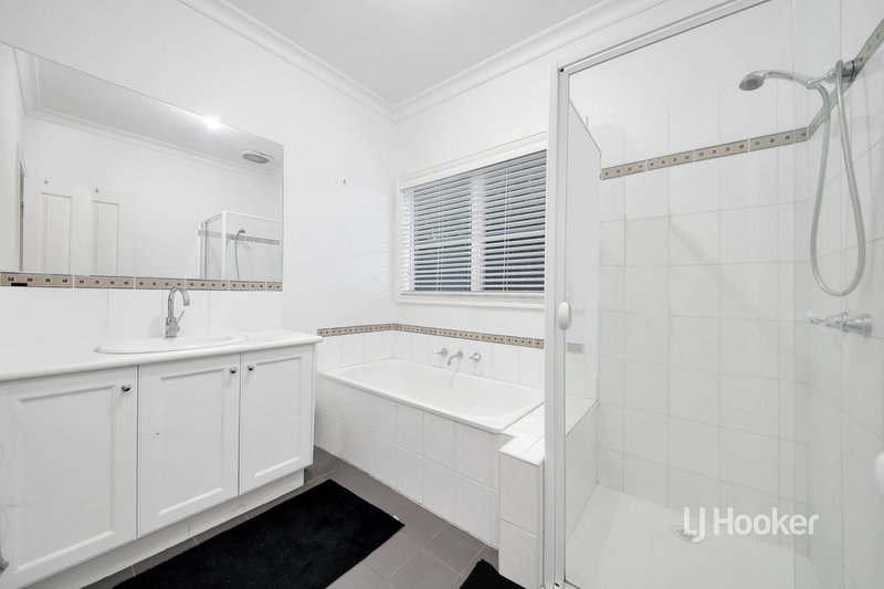 Photo - 4 Kerford Crescent, Point Cook VIC 3030 - Image 13