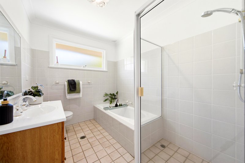 Photo - 4 Kew Close, Belrose NSW 2085 - Image 18