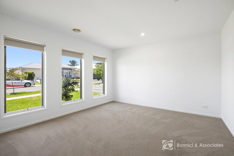 Photo - 4 Keysor Way, Wodonga VIC 3690 - Image 3