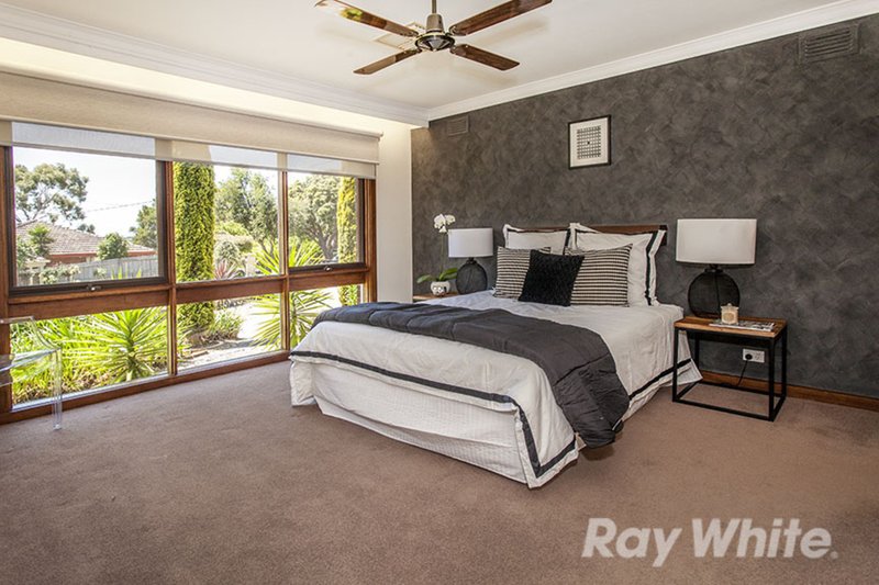 Photo - 4 Kimberley Court, Mount Waverley VIC 3149 - Image 6