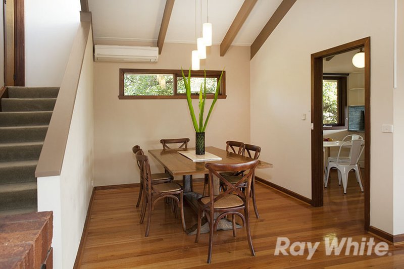 Photo - 4 Kimberley Court, Mount Waverley VIC 3149 - Image 8