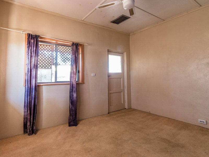 Photo - 4 King Street, Mount Isa QLD 4825 - Image 9