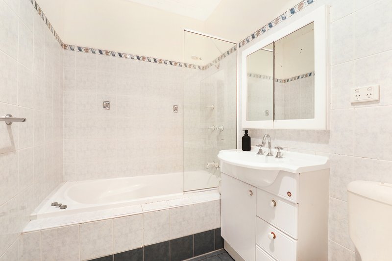 Photo - 4 Kirrang Avenue, Mangerton NSW 2500 - Image 5