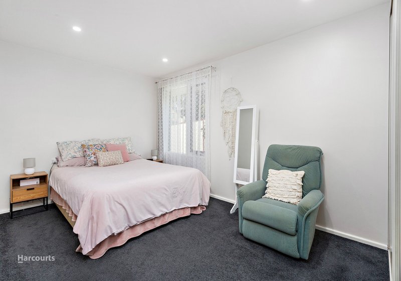 Photo - 4 Kotara Crescent, Unanderra NSW 2526 - Image 5